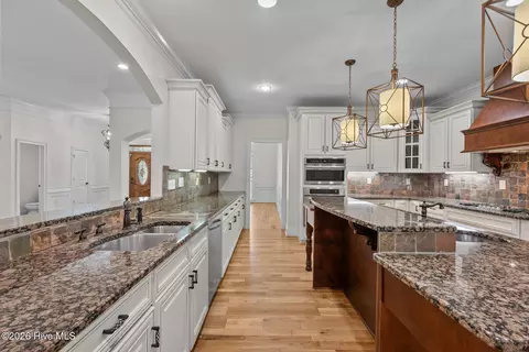 Kitchen - 645 Emerald Xing, Evans, GA 30809 photo 5 of 5