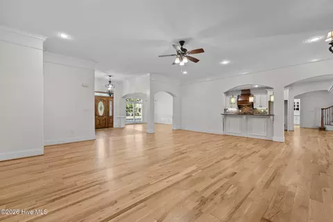 Living - 645 Emerald Xing, Evans, GA 30809 photo 3 of 5