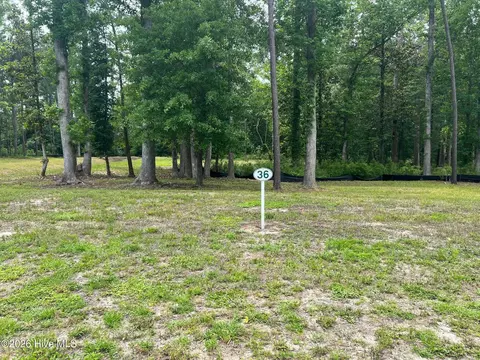824 Helmsdale Dr, Wilmington, NC 28405