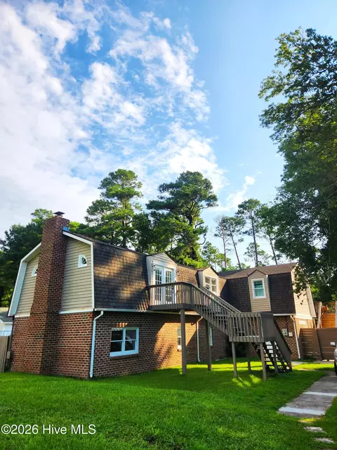 104 Croatan Dr, Newport, NC 28570