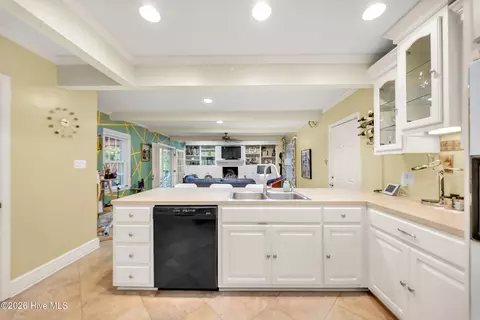 Kitchen - 6 Lee Ln, Weldon, NC 27890 photo 4 of 5