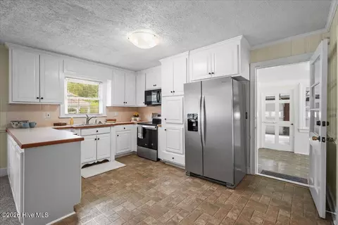 Kitchen - 5730 Lamm Rd, Wilson, NC 27896 photo 3 of 4