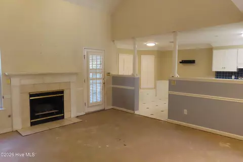 Living - 492 Granite Pt, Augusta, GA 30907 photo 2 of 3