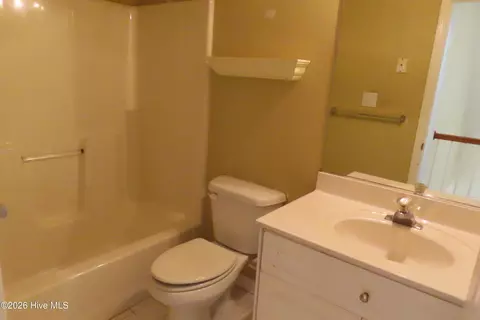 Bath - 492 Granite Pt, Augusta, GA 30907 photo 6 of 6