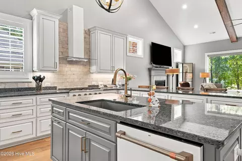 Kitchen - 4557 Moss Bnd, New Bern, NC 28562 photo 9 of 9