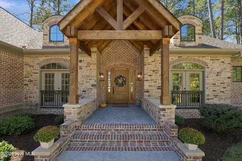 Exterior - 4557 Moss Bnd, New Bern, NC 28562 photo 1 of 11