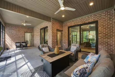 Exterior - 4557 Moss Bnd, New Bern, NC 28562 photo 5 of 11