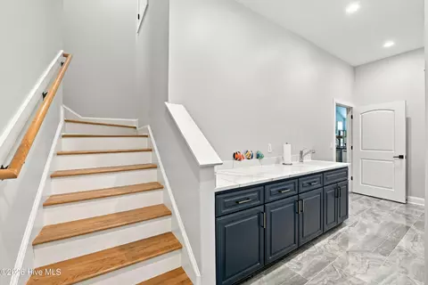 Entry Way - 4557 Moss Bnd, New Bern, NC 28562 photo 2 of 2