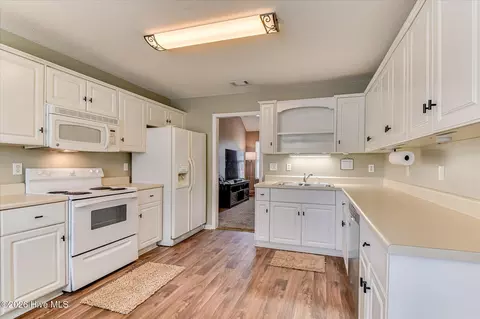 Kitchen - 662 Devon Rd, Grovetown, GA 30813 photo 2 of 5