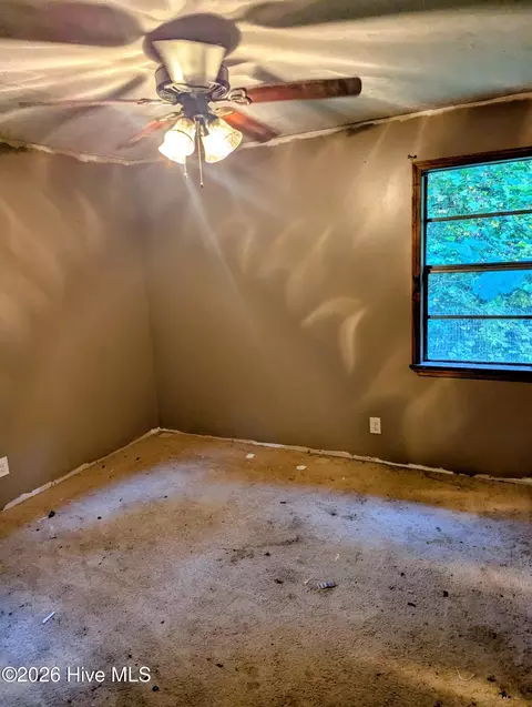 Bedroom - 1226 Reservoir Rd, Murphy, NC 28906 photo 2 of 2