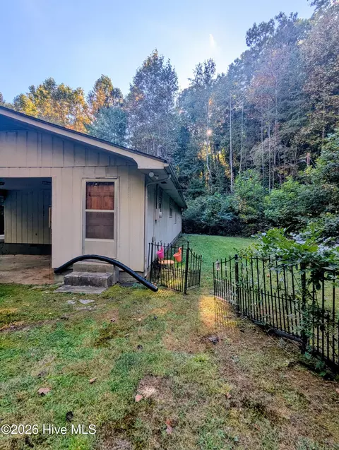 Exterior - 1226 Reservoir Rd, Murphy, NC 28906 photo 8 of 12