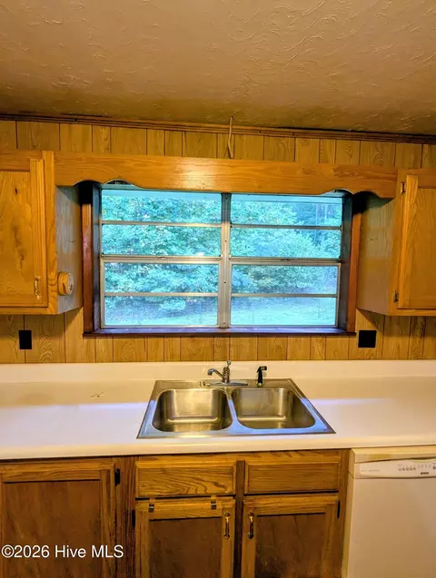 Kitchen - 1226 Reservoir Rd, Murphy, NC 28906 photo 3 of 4