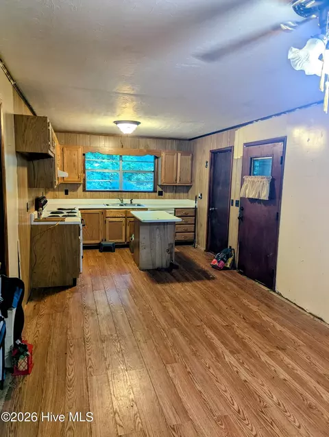 Kitchen - 1226 Reservoir Rd, Murphy, NC 28906 photo 2 of 4