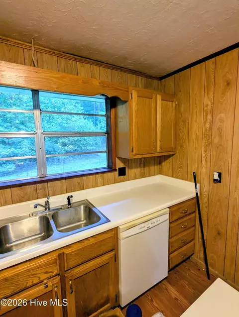 Kitchen - 1226 Reservoir Rd, Murphy, NC 28906 photo 4 of 4
