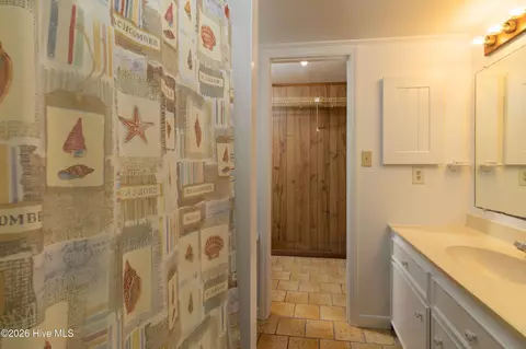 Bath - 528 Surfside Dr, Edenton, NC 27932 photo 2 of 3