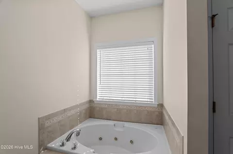 Bath - 704 Parnell Ct, Martinez, GA 30907 photo 4 of 7