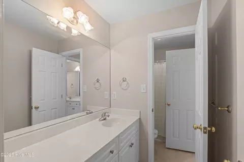 Bath - 704 Parnell Ct, Martinez, GA 30907 photo 5 of 7