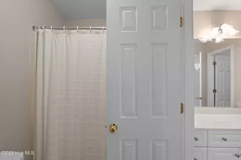 Bath - 704 Parnell Ct, Martinez, GA 30907 photo 6 of 7