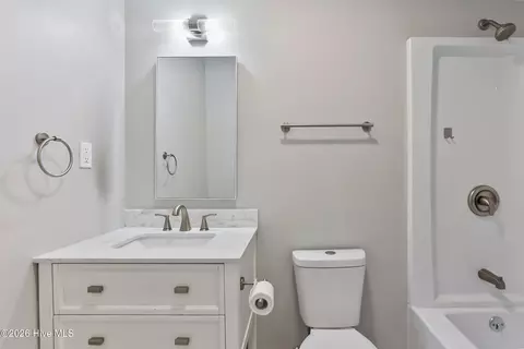 Bath - 315 E View Dr, Augusta, GA 30901 photo 1 of 2