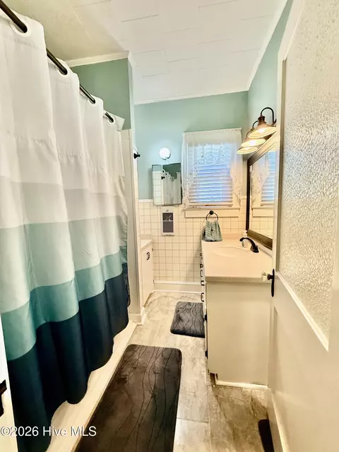 Bath - 408 Boyette St, Hamlet, NC 28345 photo 1 of 1