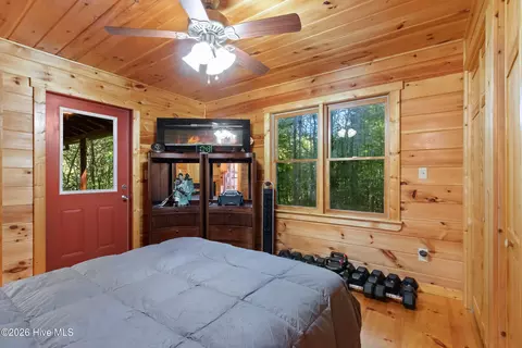 Bedroom - 440 Rocky Springs Ln, Murphy, NC 28906 photo 2 of 5