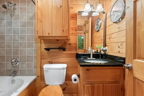 Bath - 440 Rocky Springs Ln, Murphy, NC 28906 photo 2 of 3