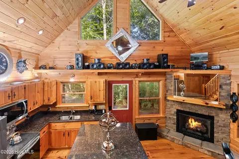 Kitchen - 440 Rocky Springs Ln, Murphy, NC 28906 photo 5 of 6
