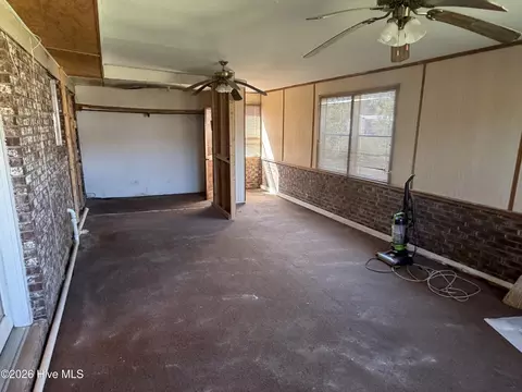 Living - 3335 Elegans Dr, Augusta, GA 30906 photo 2 of 3