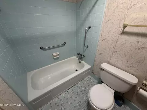 Bath - 3335 Elegans Dr, Augusta, GA 30906 photo 2 of 2