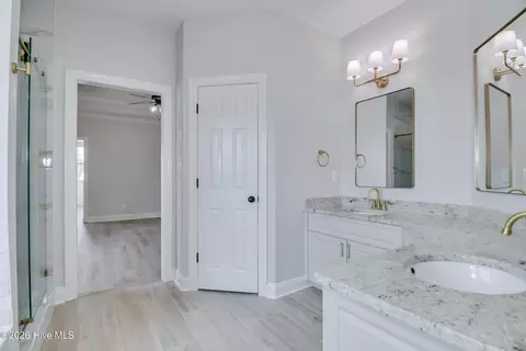 Bath - 701 Avrett Cir, Evans, GA 30809 photo 5 of 11