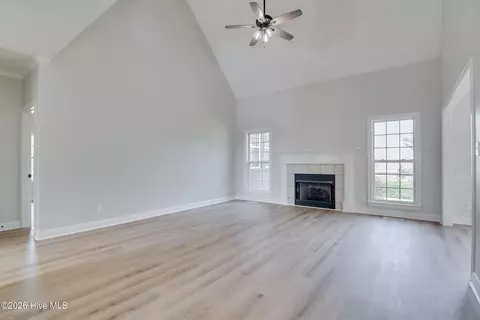 Living - 701 Avrett Cir, Evans, GA 30809 photo 2 of 5