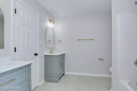 Bath - 701 Avrett Cir, Evans, GA 30809 photo 9 of 11
