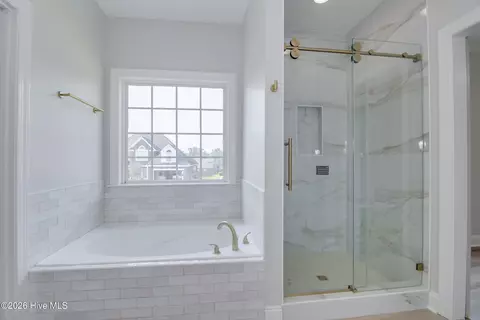 Bath - 701 Avrett Cir, Evans, GA 30809 photo 3 of 11