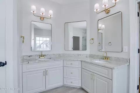 Bath - 701 Avrett Cir, Evans, GA 30809 photo 4 of 11