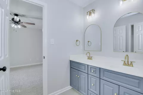 Bath - 701 Avrett Cir, Evans, GA 30809 photo 10 of 11