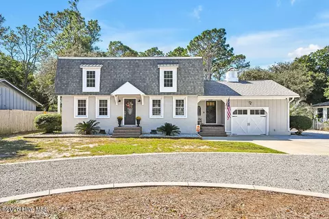 32 Yaupon Way, Oak Island, NC 28465