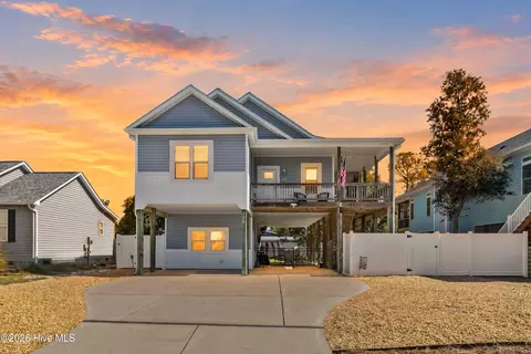 128 NE 8th St, Oak Island, NC 28465