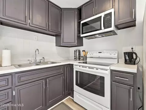 Kitchen - 111 Riegel Dr, Hubert, NC 28539 photo 2 of 6