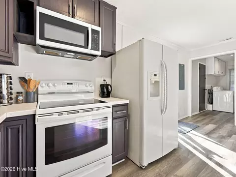 Kitchen - 111 Riegel Dr, Hubert, NC 28539 photo 5 of 6