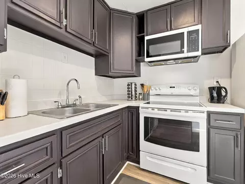 Kitchen - 111 Riegel Dr, Hubert, NC 28539 photo 4 of 6