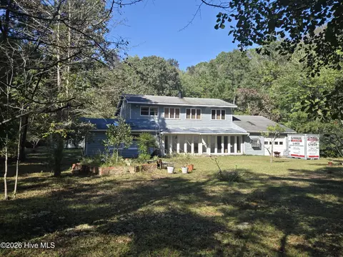 295 Goldfinch Ln, New Bern, NC 28560