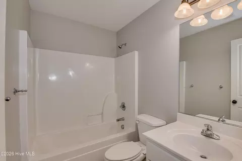 Bath - 524 Jutland Way, Evans, GA 30809 photo 4 of 4