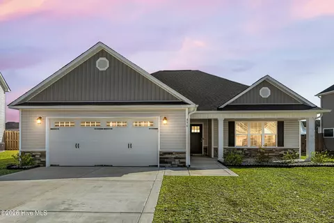 496 Pebble Shore Dr, Sneads Ferry, NC 28460