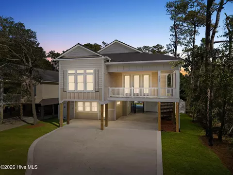 324 NE 41st St, Oak Island, NC 28465