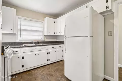 Kitchen - 1640 Pendleton Rd, Augusta, GA 30904 photo 2 of 2