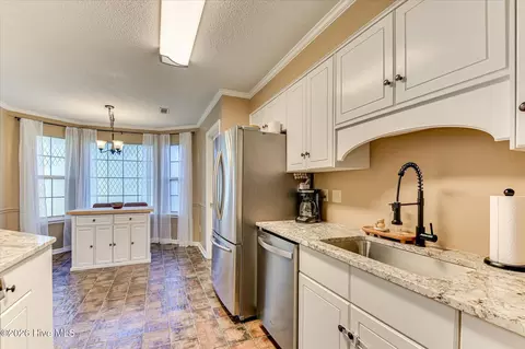 Kitchen - 4647 Leeward Dr, Evans, GA 30809 photo 5 of 6