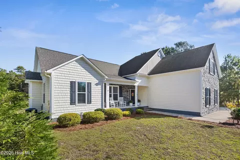 Exterior - 182 Scrub Oaks Dr, Hampstead, NC 28443 photo 3 of 8