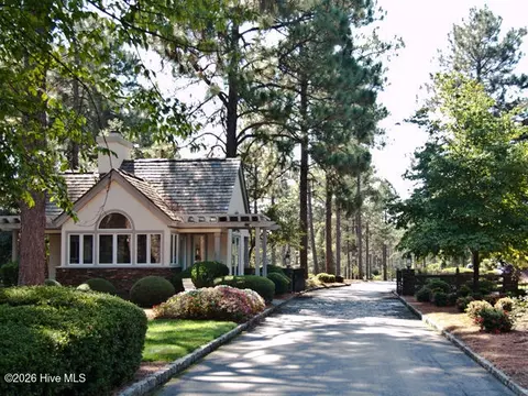 Exterior - 70 Royal Dublin Dr, Pinehurst, NC 28374 photo 10 of 12