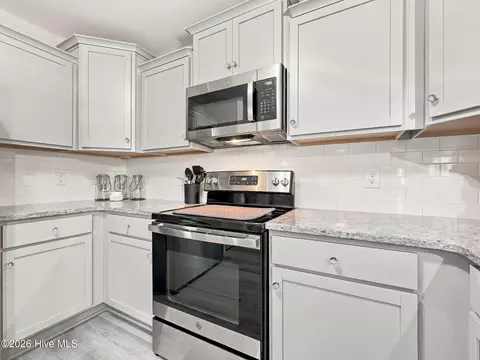 Kitchen - 819 Cooke Dr, Hubert, NC 28539 photo 3 of 4