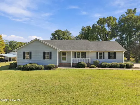 414 N Wilson St, Walstonburg, NC 27888